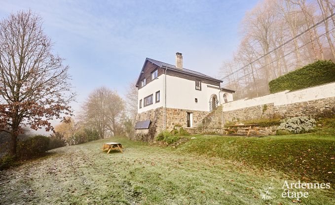 Grande maison de vacances pour 8 personnes à Stoumont avec 4 salles de bains, terrasse privée, sauna et salle de jeux