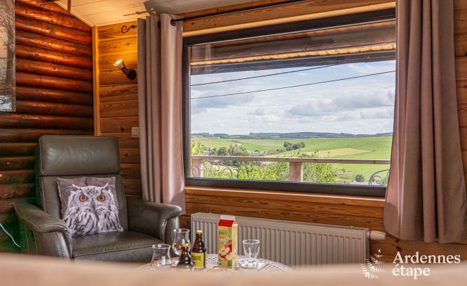 Chalet convivial  Tenneville pour 4 personnes/3 adultes avec 2 chambres, salle de jeux, coin bb et vue panoramique