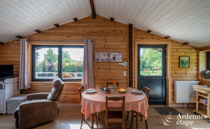 Chalet convivial  Tenneville pour 4 personnes/3 adultes avec 2 chambres, salle de jeux, coin bb et vue panoramique