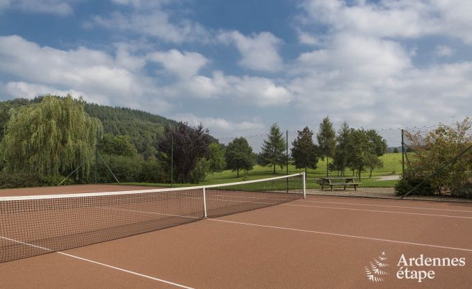 Location de vacances grande capacité avec terrains de tennis à Theux