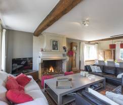 Grande maison de vacances pour 9 personnes à Tinlot avec 4 chambres et salles de bains, piscine, jardin privé et équipements de jeux