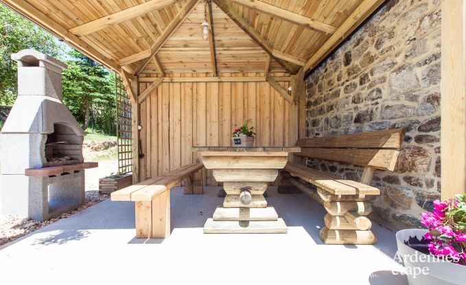 Ancienne grange rénovée en gîte de luxe pour 8 personnes à Trois-Ponts