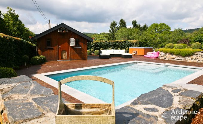 Gîte de vacances de luxe avec piscine et sauna pour 9 per. à Trois-Ponts