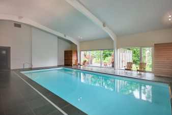 Gte luxueux avec centre de wellness et piscine privs  Vaux-sur-Sre