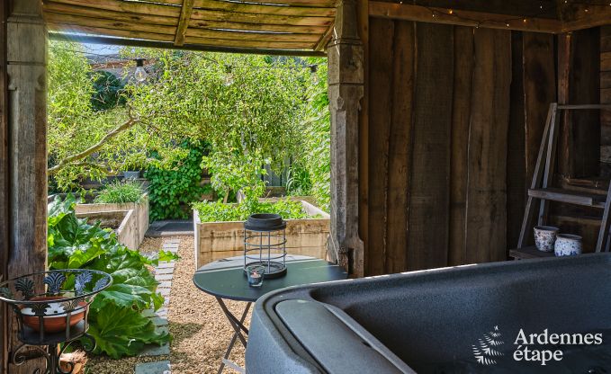 Tiny house romantique pour 2 personnes avec jacuzzi priv, pole  pellets et jardin  Vielsalm, Ardenne