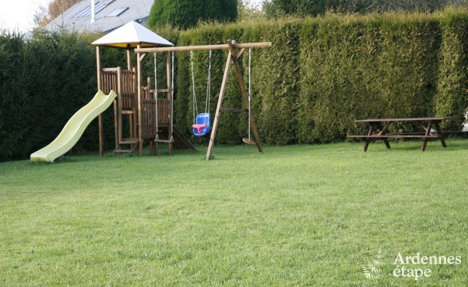 Grande maison de vacances prs de Vielsalm pour 21 personnes avec 7 chambres, 4 salles de bains, salle de jeux et jardin priv