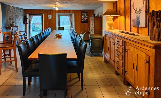 Grande maison de vacances prs de Vielsalm pour 21 personnes avec 7 chambres, 4 salles de bains, salle de jeux et jardin priv