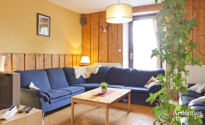 Grande maison de vacances prs de Vielsalm pour 21 personnes avec 7 chambres, 4 salles de bains, salle de jeux et jardin priv