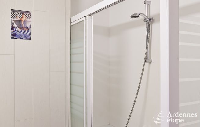 Grande maison de vacances prs de Vielsalm pour 21 personnes avec 7 chambres, 4 salles de bains, salle de jeux et jardin priv