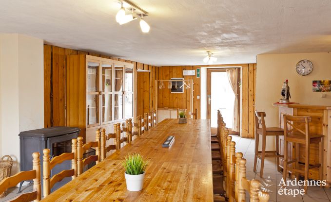 Grande maison de vacances prs de Vielsalm pour 21 personnes avec 7 chambres, 4 salles de bains, salle de jeux et jardin priv