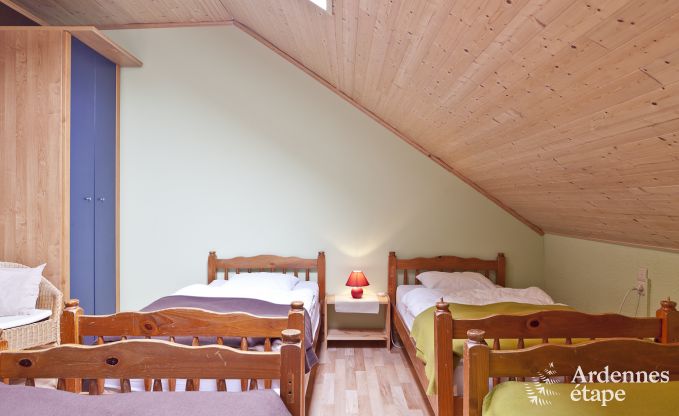 Grande maison de vacances prs de Vielsalm pour 21 personnes avec 7 chambres, 4 salles de bains, salle de jeux et jardin priv