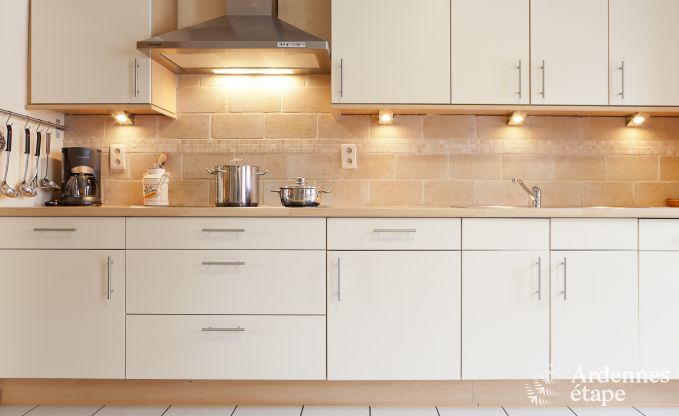 Grande maison de vacances prs de Vielsalm pour 21 personnes avec 7 chambres, 4 salles de bains, salle de jeux et jardin priv