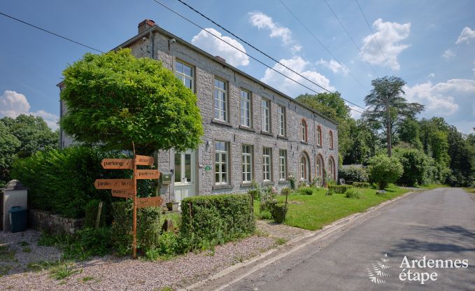 Maison de vacances confortable pour 10 personnes  Villers-en-Fagne avec sauna, jacuzzi, piscine et pole  bois