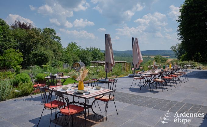 Maison de vacances confortable pour 10 personnes  Villers-en-Fagne avec sauna, jacuzzi, piscine et pole  bois