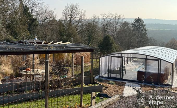 Maison de vacances confortable pour 10 personnes  Villers-en-Fagne avec sauna, jacuzzi, piscine et pole  bois