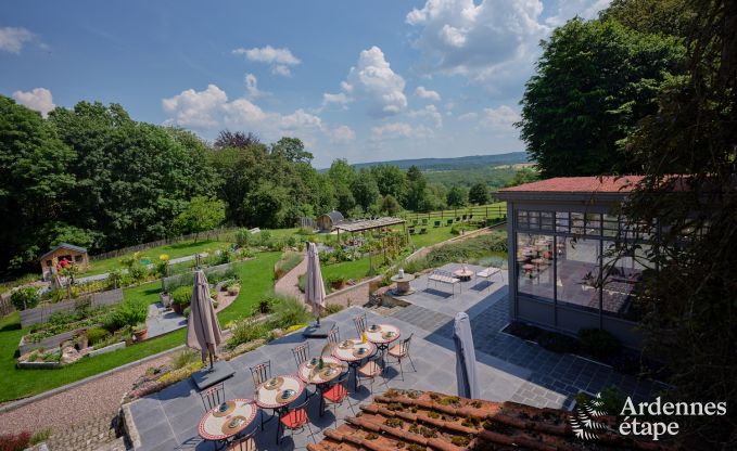 Maison de vacances confortable pour 10 personnes  Villers-en-Fagne avec sauna, jacuzzi, piscine et pole  bois