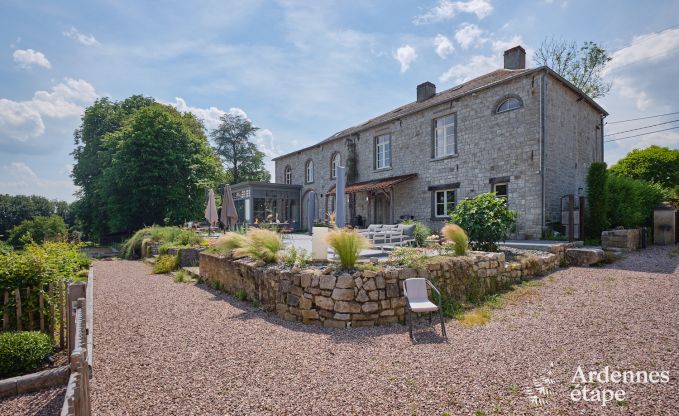 Maison de vacances confortable pour 10 personnes  Villers-en-Fagne avec sauna, jacuzzi, piscine et pole  bois