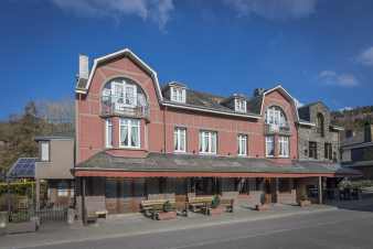 Ancien hôtel pour 22 personnes à Vresse-sur-Semois