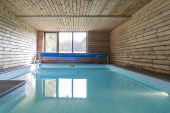 Maison de vacances avec piscine intérieure à Vresse-sur-Semois pour 14 personnes