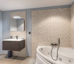 Maison de vacances spacieuse à Walcourt, Ardenne, 5 chambres, 5 salles de bain, piscine et équipements familiaux pour 10 personnes