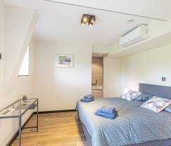 Maison de vacances spacieuse à Walcourt, Ardenne, 5 chambres, 5 salles de bain, piscine et équipements familiaux pour 10 personnes